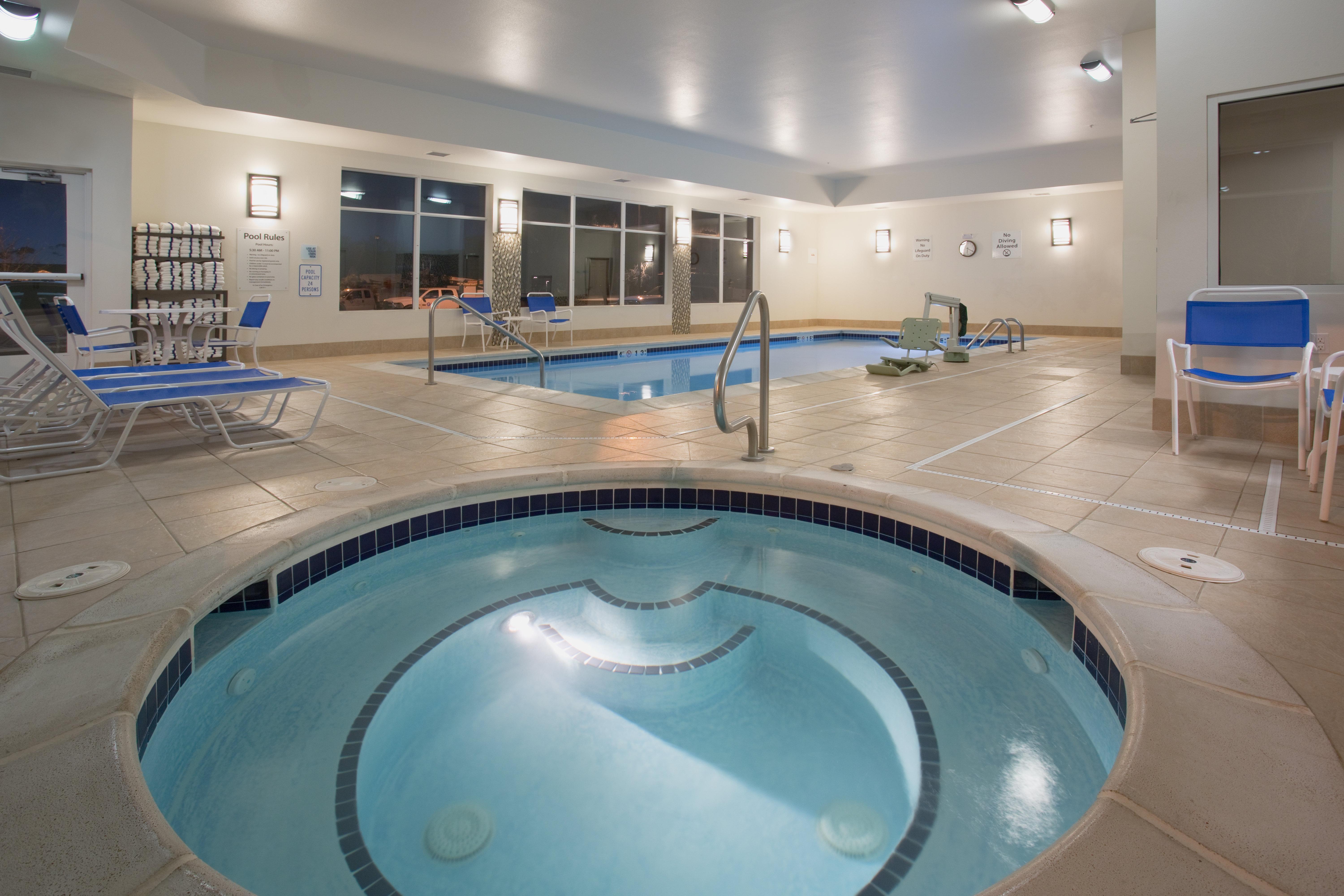 Holiday Inn Express & Suites Denver North - Thornton By Ihg Exterior foto